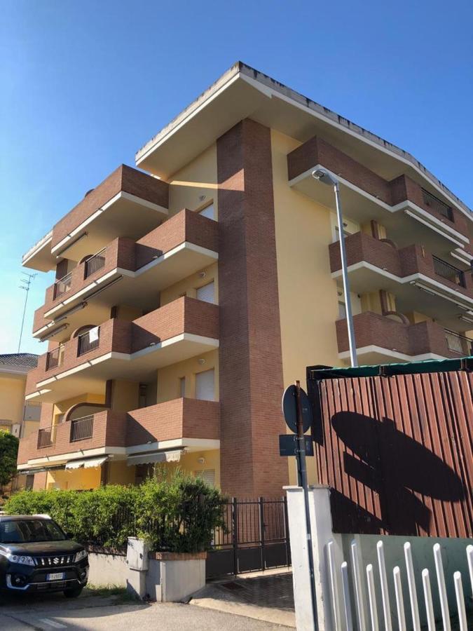 Appartamento Casa Vacanze 70M2 อัลบา อาดริอาติกา ภายนอก รูปภาพ
